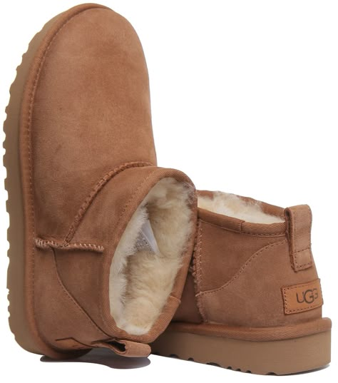 The Classic Ultra Mini updates Ugg’s most iconic silhouette with a lower shaft height, adding easy on-off and enhanced versatility. Pre-treated to keep it looking better for longer, this classic features everything you love about the original: signature sheepskin upper, ultra-soft UGGplush lining, and a flexible, lightweight sole. Wear with virtually anything, the styling options are endless. Cute Uggs, Ugg Ultra Mini, Chestnut Uggs, Preppy Shoes, Pretty Shoes Sneakers, Ugg Mini, Shoes Outfit Fashion, Girly Shoes, Ugg Classic