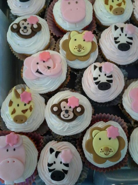 Zoo animal cupcakes for baby shower without the pink bow for a boy Pink Safari Cupcakes, Safari Shower Ideas, Cupcakes For Baby Shower, Zoo Animal Cupcakes, Safari Baby Shower Girl, Safari Cupcakes, Baby Shower Cupcakes For Girls, Kate Baby, Baby Shower Safari Theme