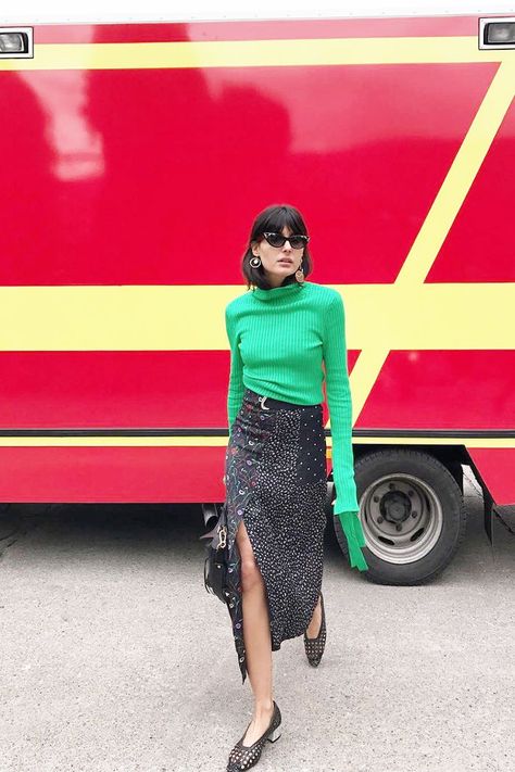 Whether paired with a coordinating crop top or tucked over a cozy knit, see the high-waisted skirt outfits we're loving. Green Sweater Outfit, High Waisted Skirt Outfit, Checkered Trousers, Green Turtleneck Sweater, Green Knit Sweater, Casual Skirt Outfits, Skirt And Sneakers, Sweater Outfit, Morning Beautiful