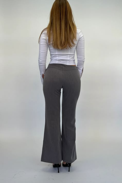 The Elle Trousers - Grey – Isabella Vrana Flared Trousers Outfit, Isabella Vrana, 6th Form Outfits, Tall Girl Outfits, Sixth Form Outfits, Date Night Outfit Summer, Suit Collection, Professional Outfits Women, Stylish Work Attire