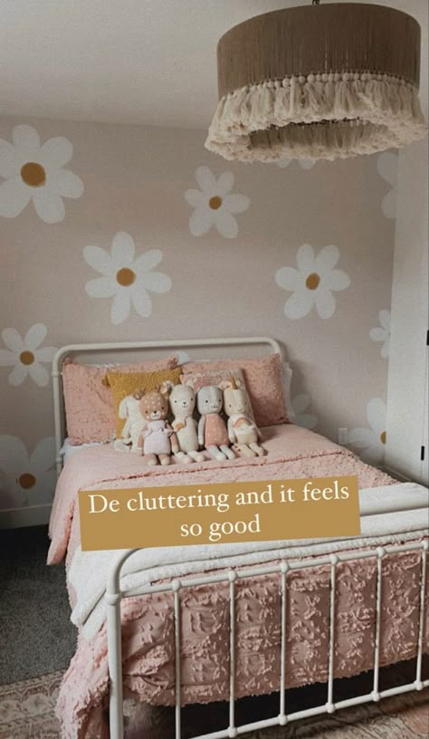 Boho Girly Bedroom, Daisy Bedroom Ideas Kids Rooms, Toddler Girl Bedroom Paint Ideas, Daisy Toddler Room, Daisy Bedroom Ideas, Daisy Room, Girls Bedroom Paint, Sister Room, Ideas Habitaciones