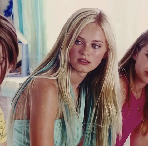 Aquamarine Movie, Sara Paxton, Mermaid Summer, Trio Costumes, Teen Actresses, Long Blonde, Movie Fashion, Cute Costumes, Iconic Movies