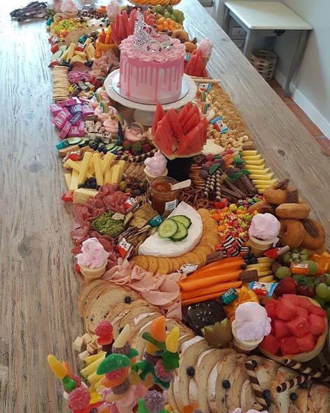 Cake Grazing Table, Sweet Graze Table, Grazing Table Birthday, Kids Party Platters, Food Platters Birthday, Grazing Platter Ideas For Kids, 1st Birthday Grazing Table, Birthday Platter Ideas, Kids Party Platter