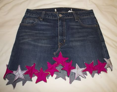 This is cute! -now just add something under the stars for length!! Skirt From Jeans Diy, Skirt From Jeans, Reworked Skirt, Diy Denim Skirt, Punk Fashion Diy, Denim Diy Clothes, Skirt Inspiration, Diy Denim, Diy Skirt