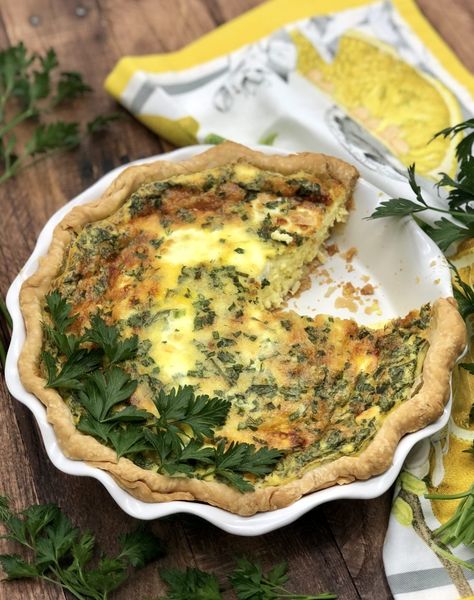 Fresh Herb Quiche - The Preppy Hostess Herb Quiche, Easy Dinner Recipe, Quick And Easy Dinner, One Pot Pasta, Quiche Recipes, Small Meals, Dinner Recipe, Spring Green, Cheese Recipes