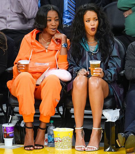 Ball Game Outfit, Basketball Game Outfit Women, Basketball Game Outfit, Game Outfit, Black Curly, Celebrity Sightings, Love And Basketball, Rihanna Fenty, Basketball Game