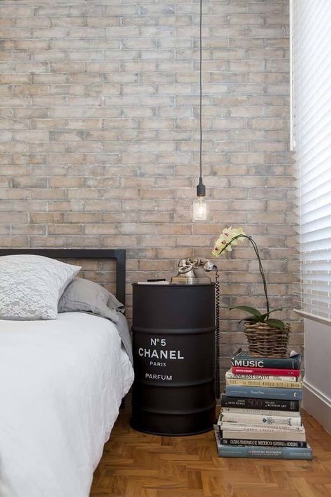 35 Edgy industrial style bedrooms creating a statement Industrial Style Bedroom, Vintage Industrial Decor, Industrial Interior Design, Industrial Interiors, Industrial House, Easy Home Decor, Style At Home, Home Fashion, Vintage Home Decor