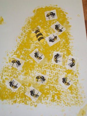 Bubble Wrap Bumble Bee Hive - Say that three times fast. LOL Fingerprint Bees, Beehive Craft, Attendance Chart, Insects Preschool, Bugs Preschool, Insects Theme, Bug Crafts, Summer Preschool, Spring Preschool