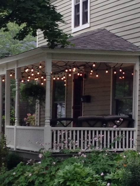 Fairy Lights On Porch, Cozy Porch Aesthetic, String Porch Lights, Front Porch String Lights, Front Porch Aesthetic, Decorated Front Porch, Aesthetic Porch, Porch Aesthetic, Porch String Lights