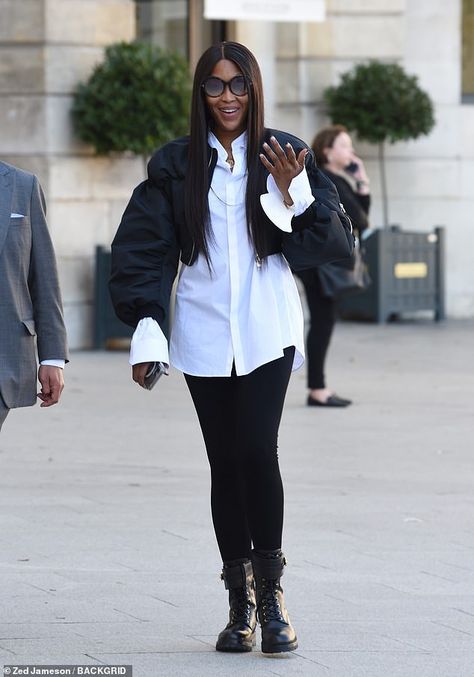 Naomi Campbell Street Style, Naomi Campbell Style, Streets Of Paris, Beautiful Style, Naomi Campbell, Street Outfit, Cropped Jacket, Black Crop, Crop Jacket