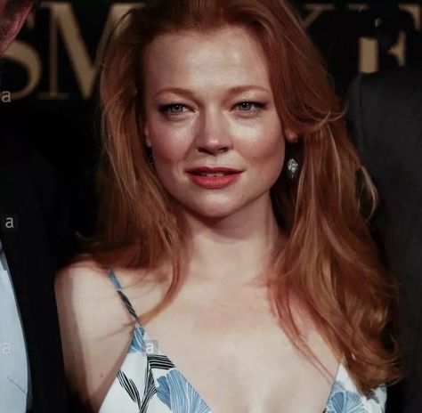 Refreshing Images, Succession Cast, Character Claims, Shiv Roy, Celeb Hair, Jo March, Sarah Snook, Celebrity Pics, Girls Club