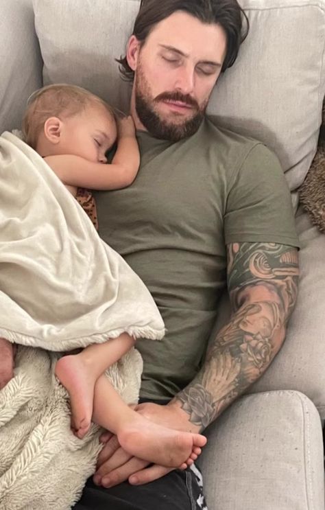 Nap time Boy Dad Aesthetic, Dad With Kids Aesthetic, Dad And Baby Aesthetic, Dads With Newborns, Father And Son Sleeping, Dad Sleeping With Baby, Ruby Anderson, Levi Stocke, Al Jackson