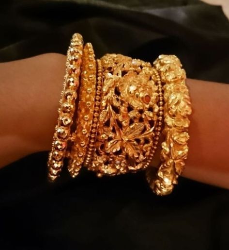 Bengali Gold Bala Design, Bengali Bangles Gold, Bengali Wedding Jewellery Gold, Bengali Jewellery Traditional, Bengali Bridal Jewellery Gold, Bengali Gold Jewellery, Bengali Bangles, Bengali Marriage, Bengali Jewellery