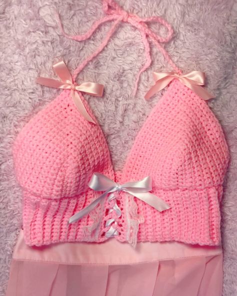 Crochet Lace Up Top, Fun Disney Outfits, Pink Crotchet Ideas, Crochet Top With Ribbon, Valentine’s Day Crochet Top, Crochet Top With Cups, Pink Crochet Patterns, Cute Pink Crochet Top, Pink Crochet Clothes