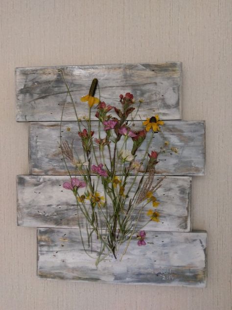 Garden Rows, Hammered Flowers, Pressed Wildflowers, Pallet Wall Art, Pressed Flower Crafts, Pallet Wall, Dry Flowers, Pressed Flower Art, Spray Adhesive