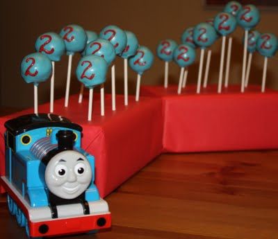 Thomas cake pops Train Cake Pops, Homemade Suckers, Candy Bar Ideas, Thomas The Train Cake, Thomas Cake, Thomas Train Cake, Thomas Birthday Parties, Thomas Cakes, Thomas The Train Birthday Party