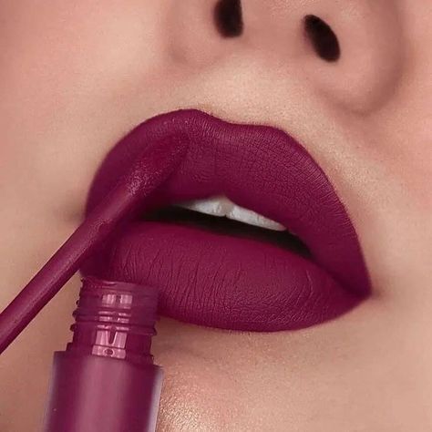 LONG-WEARING | NON-DRYING | DOE FOOT APPLICATOR Shade: Belladonna Be bold with a showstopping pout! This lightweight satin-matte lip color features a deluxe hydrating formula and provides extreme color payoff in one saturated swipe. Huda Beauty Lipstick Swatches, Lipstick Tricks, Lipstick For Pale Skin, Dark Pink Lipstick, Lipstick Guide, Lip Color Shades, Caramel Skin, Mac Lipstick Shades, Matte Lipstick Shades