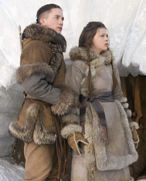 Sokka And Katara, Inuit Clothing, Best Winter Outfits, Snow Outfit, Fur Clothing, Cold Outfits, Winter Clothing, Midi Skirts, Parkour