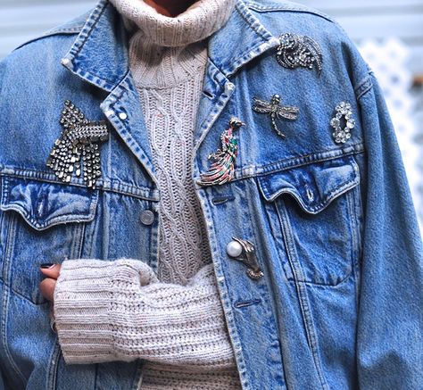 Levi Denim Jacket, Looks Jeans, Look Jean, Denim On Denim, Diy Vetement, Moda Chic, Embellished Denim, Oversized Denim Jacket, Embellished Jeans