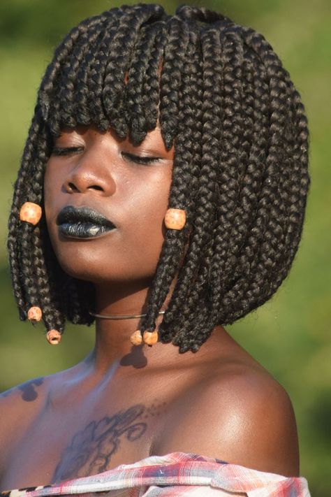 braids hair Box Braids Bangs, Short Box Braids Bob, Afrocentric Hair, Braids With Bangs, Black Women Aesthetic, Short Bob Braids, Afrocentric Hairstyles, Box Braids Bob, Virtual Hairstyles