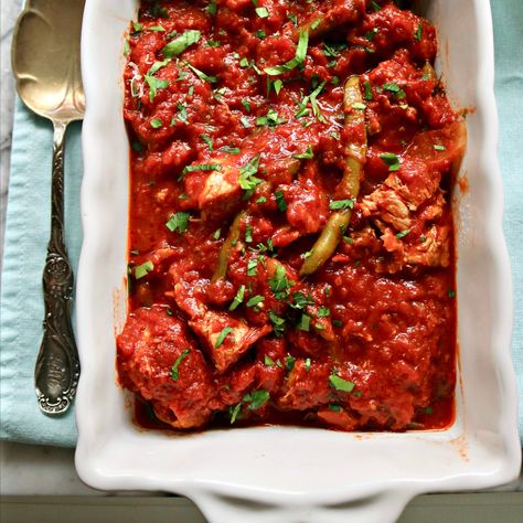 The perfect one pot Meal. Italian slow cooked pork chops braised in tomato sauce, in dutch oven or slow cooker for easy low carb, keto friendly dinner. Pork In Tomato Sauce, Pork Chops In Red Sauce, Pork Chops In Tomato Sauce, Slow Cooked Pork Chops, Slow Cooker Pasta Sauce, Tomato Sauce Recipes, Vegan Vegetable Recipes, Peach Pork Chops, Braised Chicken Breast