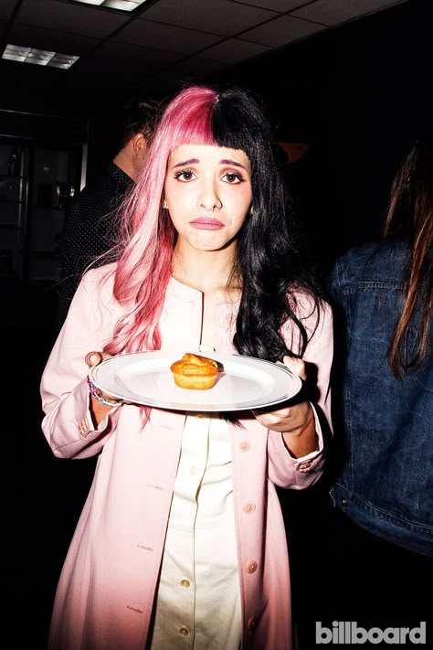 Melanie Martinez: Behind the Scene Photos Melanie Martinez Style, Melanie Martinez Photography, Scene Photo, Rare Photos, Her Music, Melanie Martinez, Adele, Pink Hair, Billie Eilish