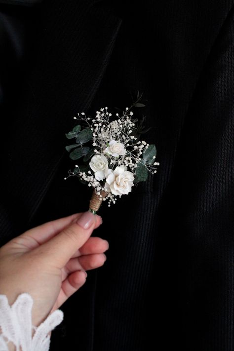 White Flower Boutonniere, Hobbit Wedding, Pocket Boutonniere, Taupe Wedding, White Boutonniere, Rustic Boutonniere, Classic Wedding Decorations, Groom Accessories, Bridal Bouquet Flowers