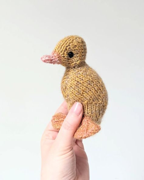 India Crawford-Scott on Instagram: “Easter Duckling 💖☀️🥚🐤💖✨ Duckling pattern by @dotpebbles_knits #duck #ducklingsofinstagram #duckling #knitted #dotpebblesknits…”