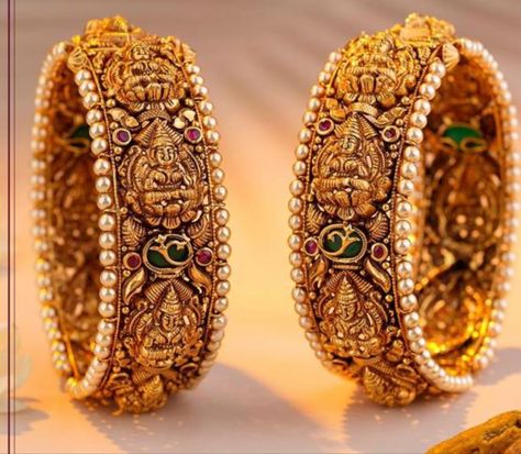 Lakshmi Bangles, Multi Billionaire, Indian Temple Jewellery, Pretty Gold Necklaces, Antique Bangles, Kids Gold Jewelry, Jewelry Necklace Simple, Indian Wedding Jewelry Sets, Antique Necklaces Design