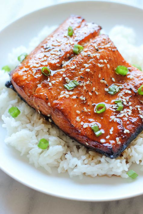 Sesame Ginger Salmon Salmon Sesame, Ginger Salmon, Sesame Ginger, Salmon Dishes, Low Fodmap Recipes, Fodmap Recipes, Fish Dishes, Seafood Dishes, Sriracha