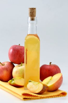 Apple cider vinegar for Better Health Apple Wine Recipe, Apple Cider Vinegar Rinse, Apple Wine, Wine Recipe, Diy Shampoo, Clam Recipes, Natural Home Remedies, Cider Vinegar, Apple Cider Vinegar