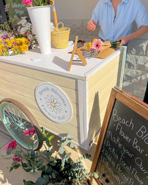 the best coffee + the cutest flowers 💐☕️ Cart Aesthetic, Flower Cart, Flower Bar, Coffee Carts, Flower Stand, Flower Stands, Cute Flower, Flower Farm, Best Coffee