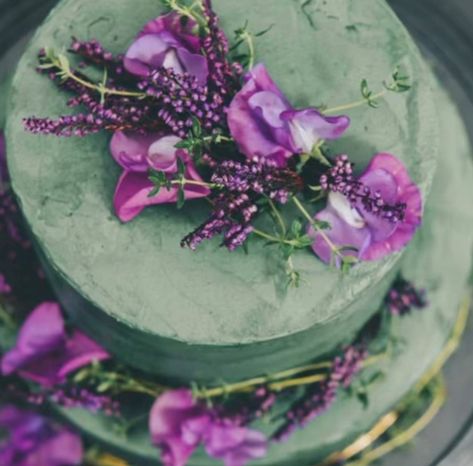 Green And Purple Cake, Purple Cake Aesthetic, Dark Green Cake, Purple And Dark Green, Purple Green Wedding, Mythical Forest, Lilac Shirt, Purple Wedding Cake, Purple And Green Wedding