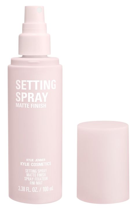 What it is: A mattifying, ultrafine facial mist that instantly sets and locks in makeup for all-day wear.Who it's for: All skin types.What it does: This ultrafine facial mist spray locks in makeup while helping to soothe skin, minimize excess shine and prevent makeup from settling into fine lines. The breathable, weightless formula diffuses across the face without disturbing makeup, keeping your look fresh and vibrant all day long without drying out skin. It leaves you with smudge-proof makeup a Kylie Makeup Look, Make Up Spray, Setting Spray Makeup, Clean Makeup Products, Competition Makeup, Kylie Makeup, Makeup Packaging, Luxury Beauty Products, Makeup Kits