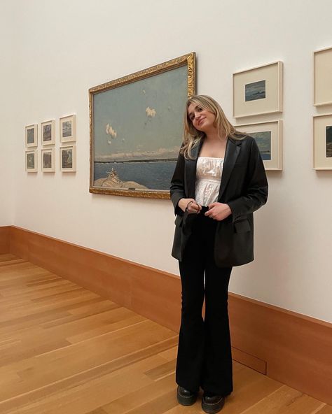 Formal Doc Martens Outfit, Museum Paintings Aesthetic, Museum Paintings, Paintings Aesthetic, Doc Martens Outfits, Art Gallery Outfit, Art Gallery Museum, Martens Outfit, Doc Martens Outfit