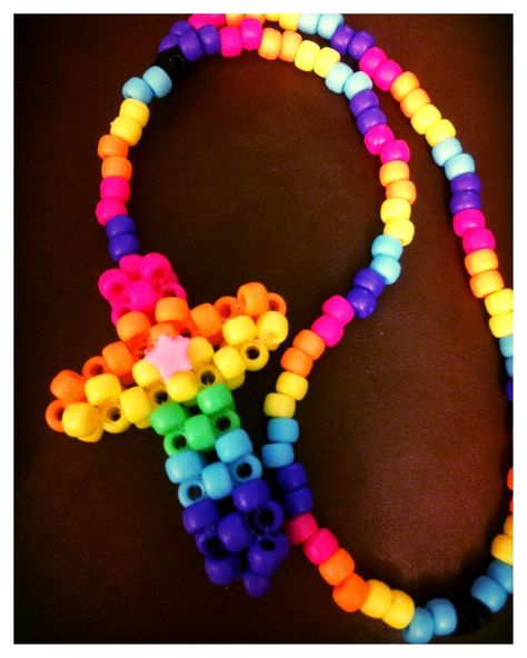 Kandi Rosary, Rave Kandi Ideas, Scene Kandi, Kandi Cuff Patterns, Kandi Necklace, Pony Bead Projects, Diy Kandi Bracelets, Diy Kandi, Kandi Kid