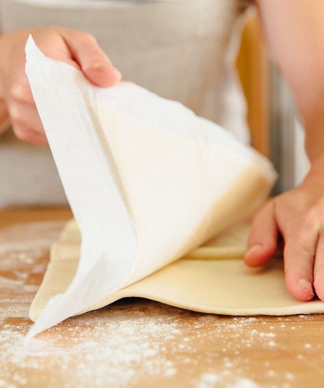 How To Bake Store-Bought Frozen Puff Pastry — Cooking Lessons from The Kitchn Quiche Appetizers, Stuff Cabbage, Peach Puff Pastry, Easy Puff Pastry Recipe, Pastry Dough Recipe, Pastry Puff, Baking Store, Brunch Appetizers, Brie Puff Pastry