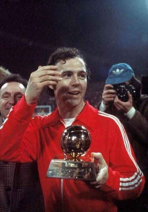 Franz Beckenbauer receives his second Ballon d’Or, 1976 Soccer Shoot, Gerd Muller, Germany National Football Team, Bayer Munich, Uefa European Championship, Franz Beckenbauer, Football Players Photos, Football Awards, Germany Football