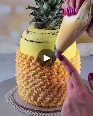 Pineapple Cake | This pineapple takes the CAKE 🍍🍍 We love this, Coty Beth Cakes! | By Food NetworkFacebook Pineapple Cake Designs Birthday, Pineapple Cake Design, Pineapple Birthday Cake, Pineapple Cake Decoration, Pineapple Theme, Apple Cream, Pineapple Cake, Tree Cakes, Take The Cake