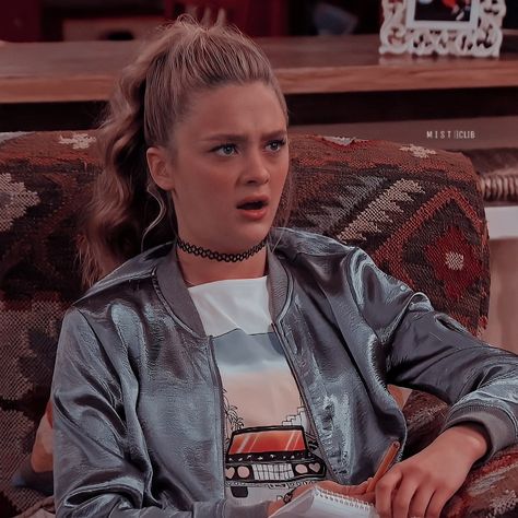 Dawn Harper Outfits, Harper Aesthetic, Nicky Ricky Dicky And Dawn, Dawn Icon, Dawn Harper, Lizzy Greene, Girly Wallpaper, Elizabeth Anne, E Dawn