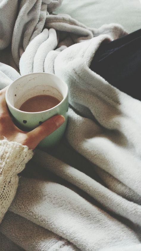 iopop Health Hacks, Coffee Photography, Photos Tumblr, A Cup Of Coffee, Breakfast In Bed, Coffee And Books, Hot Tea, Coffee Love, Comfy Cozy