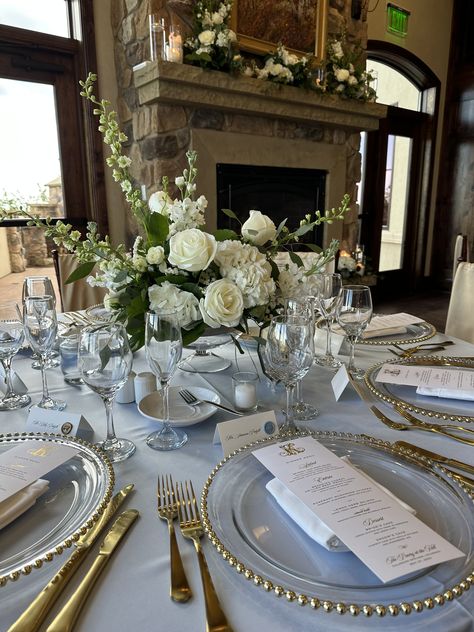 Classic Wedding Round Table Decor, Wedding Table Design Round, Mr And Mrs Table Wedding, Wedding Table Design Ideas, Ballroom Wedding Table Setting, Wedding Elegant Centerpieces, Sage Table Setting Wedding, Wedding Tables Round, Cocktail Hour Decor Wedding