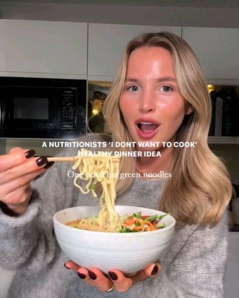 Clean Eating Guide on Instagram: "Quick one pot Thai green noodles by @emthenutritionist This is the recipe that I make when I don’t want to cook but want something fresh, filling and healthy. Its super versatile, you can swap the vegetables for whatever you have in your fridge and use whatever protein you like. Tip all into one pan, cover and leave to simmer until everything is cooked. Portion up and feel free to top with extra spring onion, coriander and some chilli. You will need to serve 2 450 kcal and 24g protein 1 tin light coconut milk 2 heaped tbsp Thai green curry paste 2 tbsp each fish and soy sauce 1/2 chicken stock cube 1 carrot, julienne or peeled into ribbons Handful tender stem broccoli 1 red pepper 3 tbsp peas or edamame 160g raw prawns 2 spring onion 2 nests One Pot Thai, Green Noodles, Thai Green Curry Paste, Raw Prawns, Prawn Dishes, Clean Eating Guide, Thai Green Curry, Instagram Recipes, Green Curry Paste