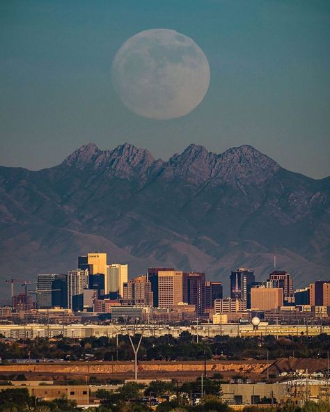 Phoenix Arizona Phoenix Skyline, Phoenix Usa, Arizona Aesthetic, Phoenix Images, Arizona City, Keep Your Eyes Open, Arizona Vacation, Permanent Vacation, Vacation Itinerary