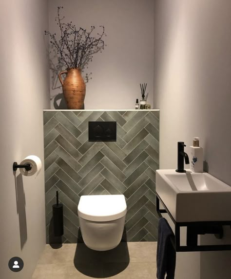 Accent Wall Guest Bathroom, Cloakroom Bathroom, Drømme Bad, Small Toilet Design, Small Downstairs Toilet, Toilette Design, Wc Design, Toilet Room Decor, Small Toilet Room