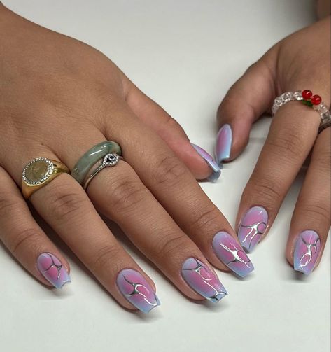 Silver Chrome Nails Designs Short, Chrome Designs Nails, Chrome Nails Designs Silver, Nails Aura Design, Short Crome Nails Design, Silver Chrome Nail Designs, Chrome Detail Nails, Airbrush And Chrome Nails, Chrome Art Nails