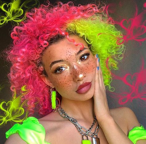 Neon Curly Hair, Half Colored Hair Short, Colored Mullet, Neon Hair Color Ideas, Orange And Pink Hair, Pink And Green Hair, Dyed Curly Hair, Dyed Hair Inspiration, Colored Curly Hair