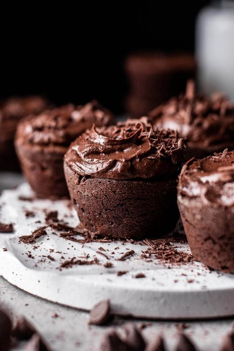 Brownie Cupcakes - Eats Delightful Brownie Cupcake Recipes, Sour Cream Frosting, Winning Recipes, Brownie Cupcakes, Chocolate Shavings, Bittersweet Chocolate, Chocolate Frosting, Chocolate Brownies, Chocolate Cupcakes