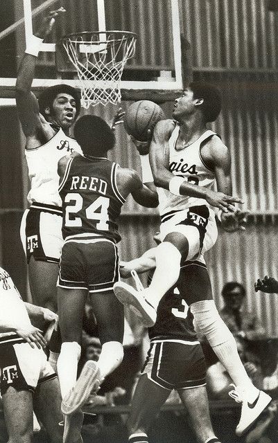 arkansas basketball 1980s | Recent Photos The Commons Getty Collection Galleries World Map App ... Retro Basketball Poster, Vintage Basketball Aesthetic, Evan Core, Vintage Sports Aesthetic, Winter Branding, Basketball Core, Arkansas Basketball, 70s Basketball, 1980s Basketball