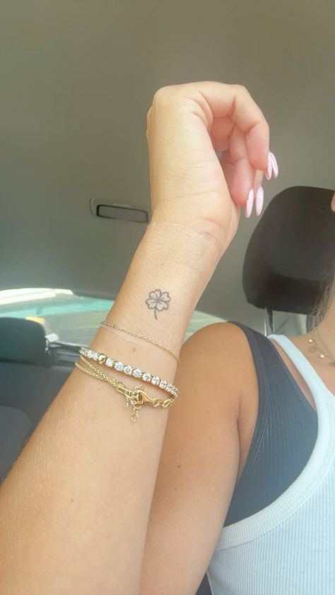 Tiny Womens Tattoos, Irish Luck Tattoo, 4 Leafed Clover Tattoo, Simple Irish Tattoos For Women, Fine Line Claddagh Tattoo, 2x2 Tattoo Ideas For Women Meaningful, Clover Tattoo Placement, Clover Minimalist Tattoo, Luck Of The Irish Tattoo